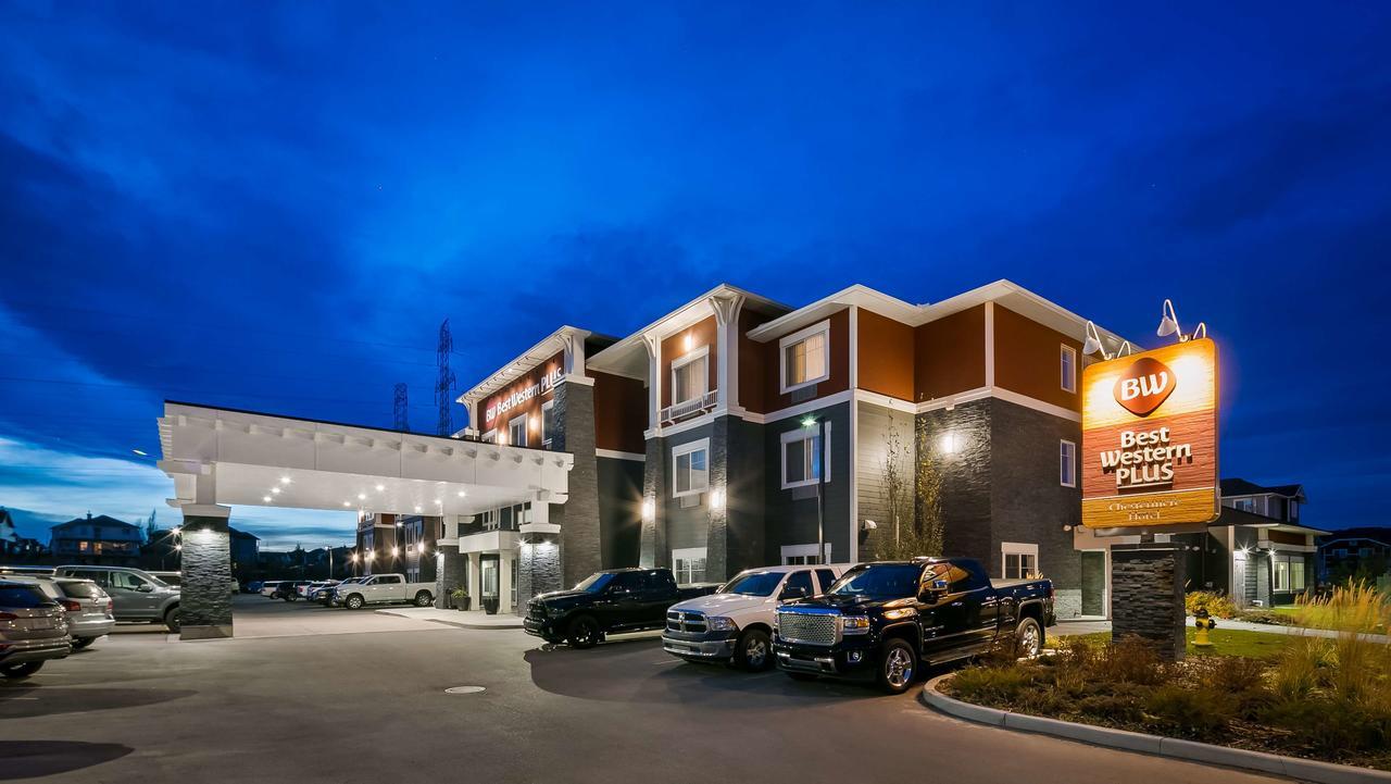 Best Western Plus Chestermere Hotel Bagian luar foto
