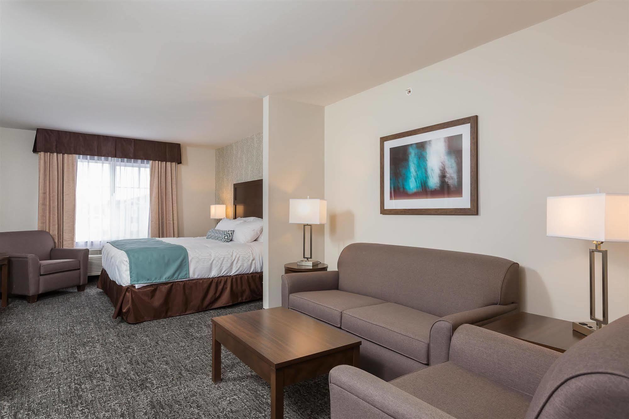 Best Western Plus Chestermere Hotel Bagian luar foto