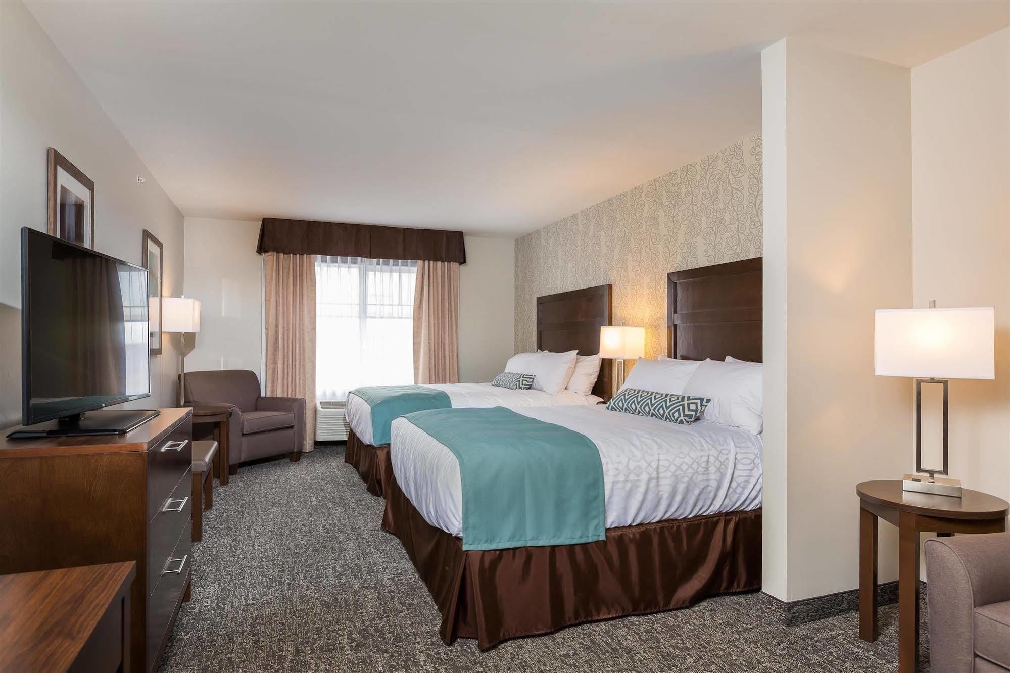 Best Western Plus Chestermere Hotel Bagian luar foto