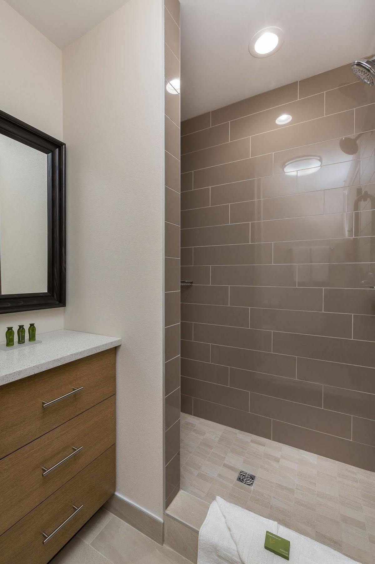 Best Western Plus Chestermere Hotel Bagian luar foto