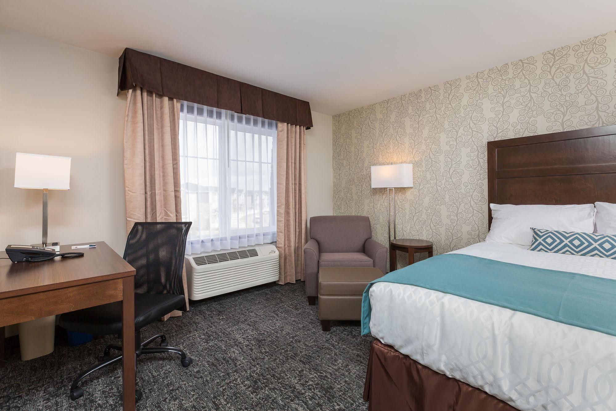 Best Western Plus Chestermere Hotel Bagian luar foto
